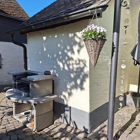 Ferienwohnung Moselperle- Urlaub Im Historischen Fachwerkhaeuschen Bullay Exterior foto